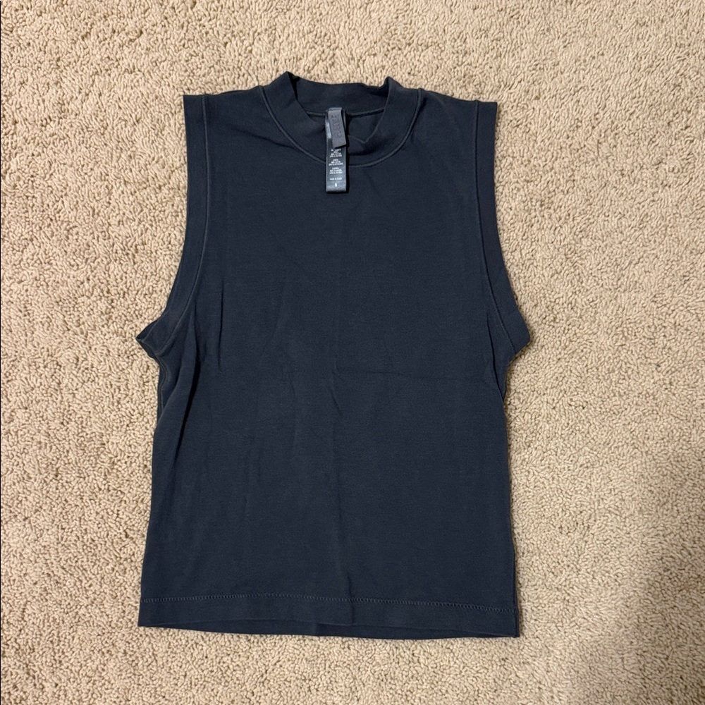 Skims muscle tank